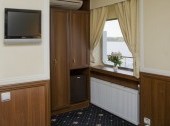 Deluxe Stateroom - Wadrobe and TV