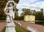 Numerous marble statues adorning the Catherine's Park