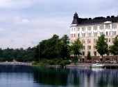 The view across summertime Eläintarhanlahti
