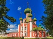 Pereslavl-Zalessky: Red Square - The Vladimir’s Cathedral