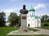 Pereslavl-Zalessky: Red Square - Monument to Alexander Nevsky