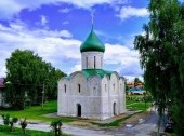 Pereslavl-Zalessky: Red Square - The Transfiguration cathedral