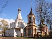 Pereslavl-Zalessky: Red Square - The church of Peter the Metropolitan