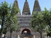 Five Pagoda Temple