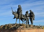 Memorial complex "Vilyuyskoe Ring" - Sculptural group "Kauryur and geologists"