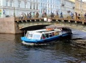 Walk along St. Petersburg by boat