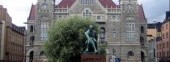 Finnish National Theatre and Aleksis Kivi statue in Rautatientori