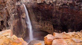 Mutnovsky waterfall