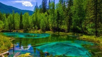 Geyser Lake (Blue or Silver Lake)