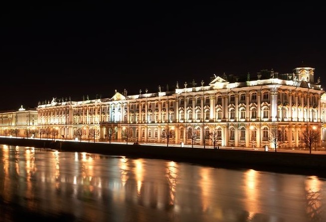 The beauty of the Hermitage Museum at night