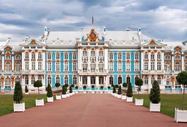 The main entrance to the Palace