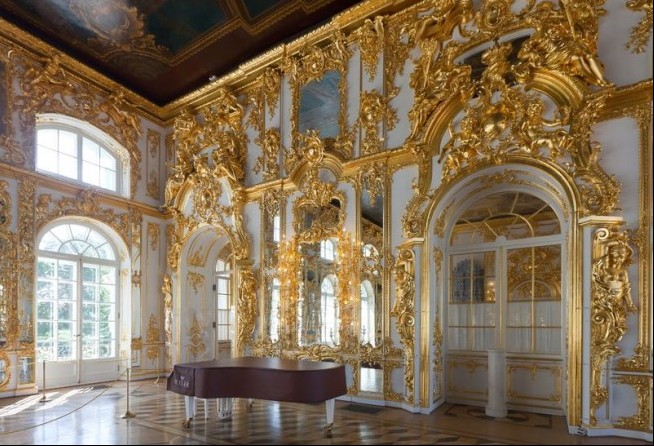 The Ball Room or Light Gallery used for official ceremonies
