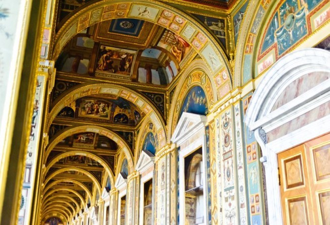 The Raphael Loggias in the Hermitage are a copy of the famous Gallery created in the 16th century in the Vatican Palace by the architect Donato Bramante.