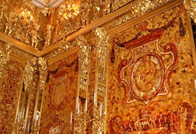 Room made of amber
