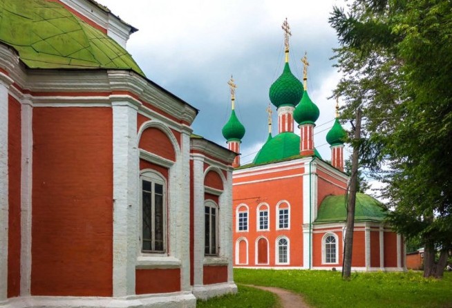 Pereslavl-Zalessky: Red Square - The Alexander Nevsky’s church