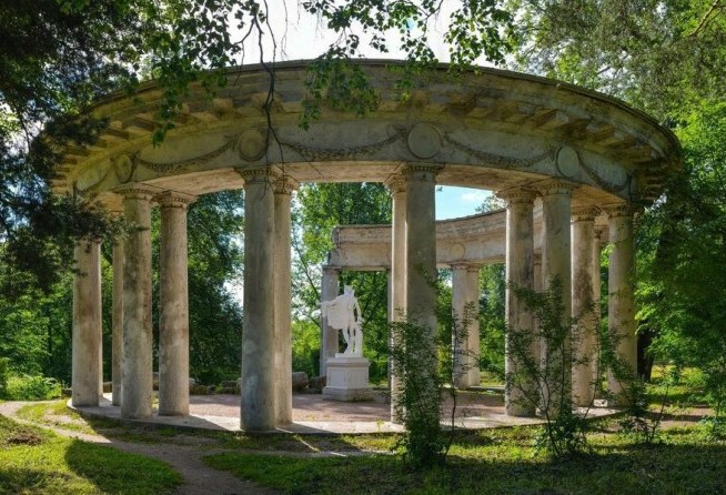 Pavlovsk Park - Сolonnade of Apollo