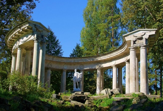 Pavlovsk Park - Сolonnade of Apollo