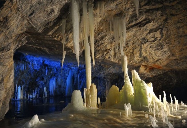 Deep cavern