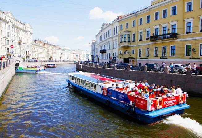Boat ride along rivers and canals of St. Petersburg